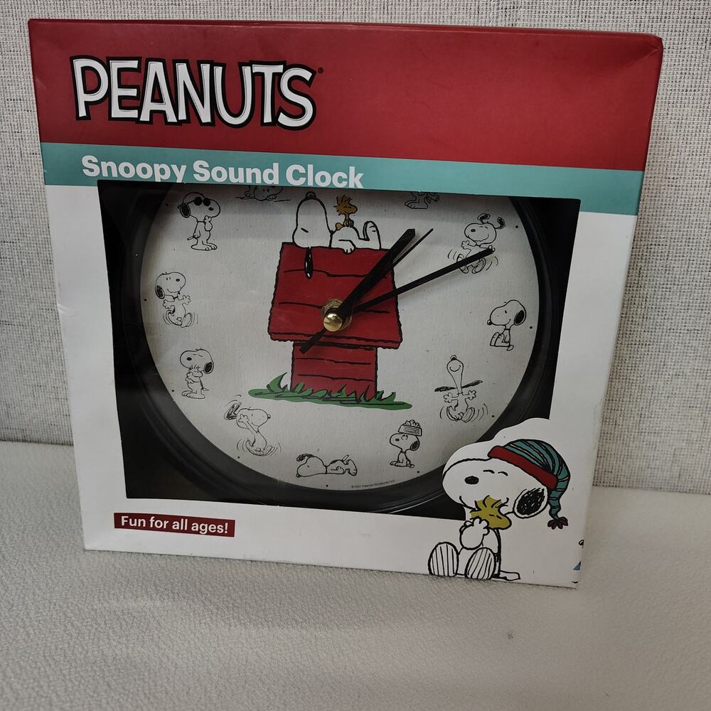 Peanuts Snoopy Sound Clock Linus Lucy Musical Light Sensor 8in Mark Feldstein